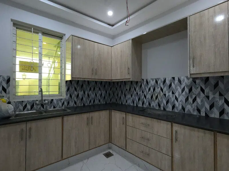 421806835-800×600-1